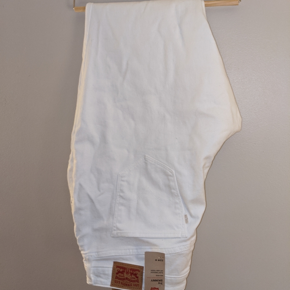 Levi’s 711 Skinny Plus Mid Rise White Jeans NWT